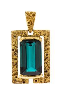 An 18 Karat Yellow Gold and Tourmaline Pendant, 4.80 dwts.