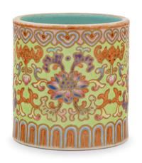 A Small Lime Green-Ground Famille Rose Instrument Pot