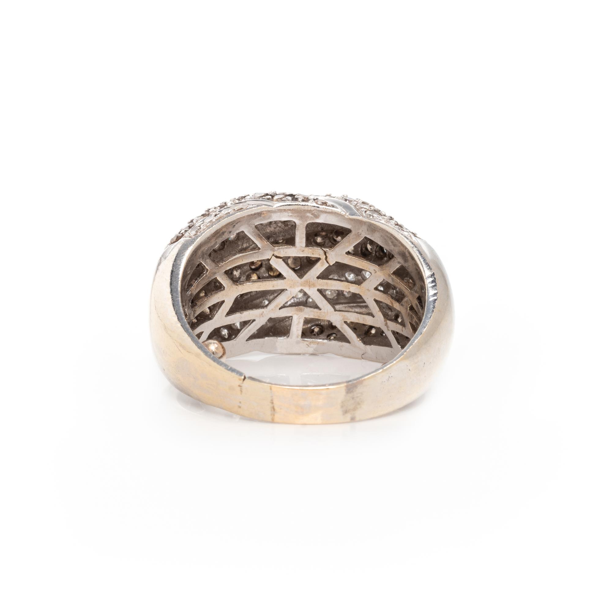 WHITE GOLD, DIAMOND AND COLORED DIAMOND RING