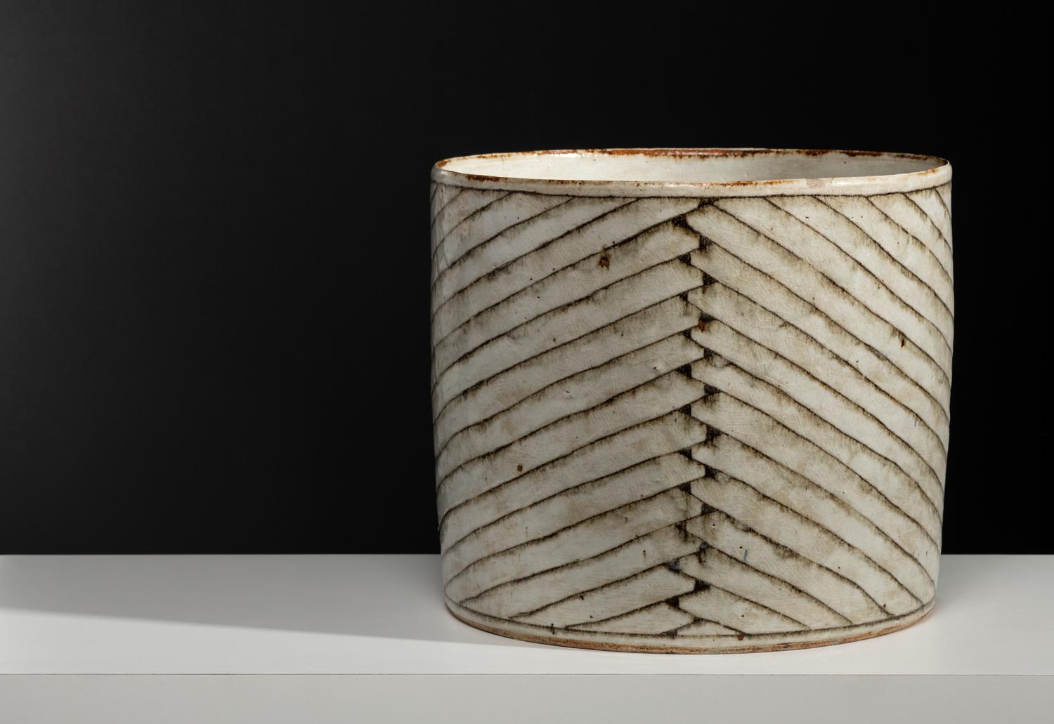 Monumental Cylindrical Vessel (kumme), 1976