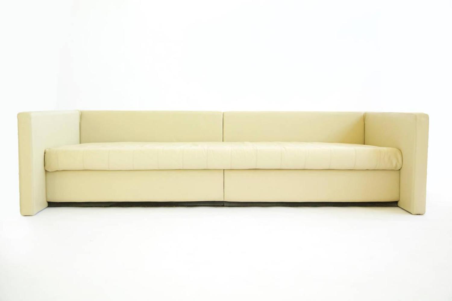 Linear Sofa Knoll, USA
