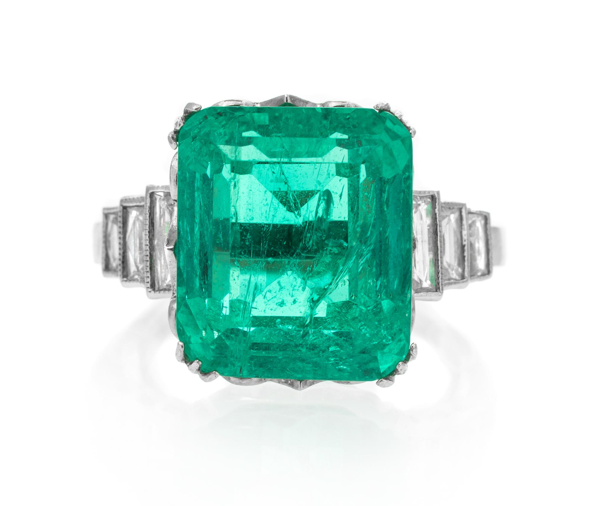 A Platinum, Emerald and Diamond Ring, 4.50 dwts.