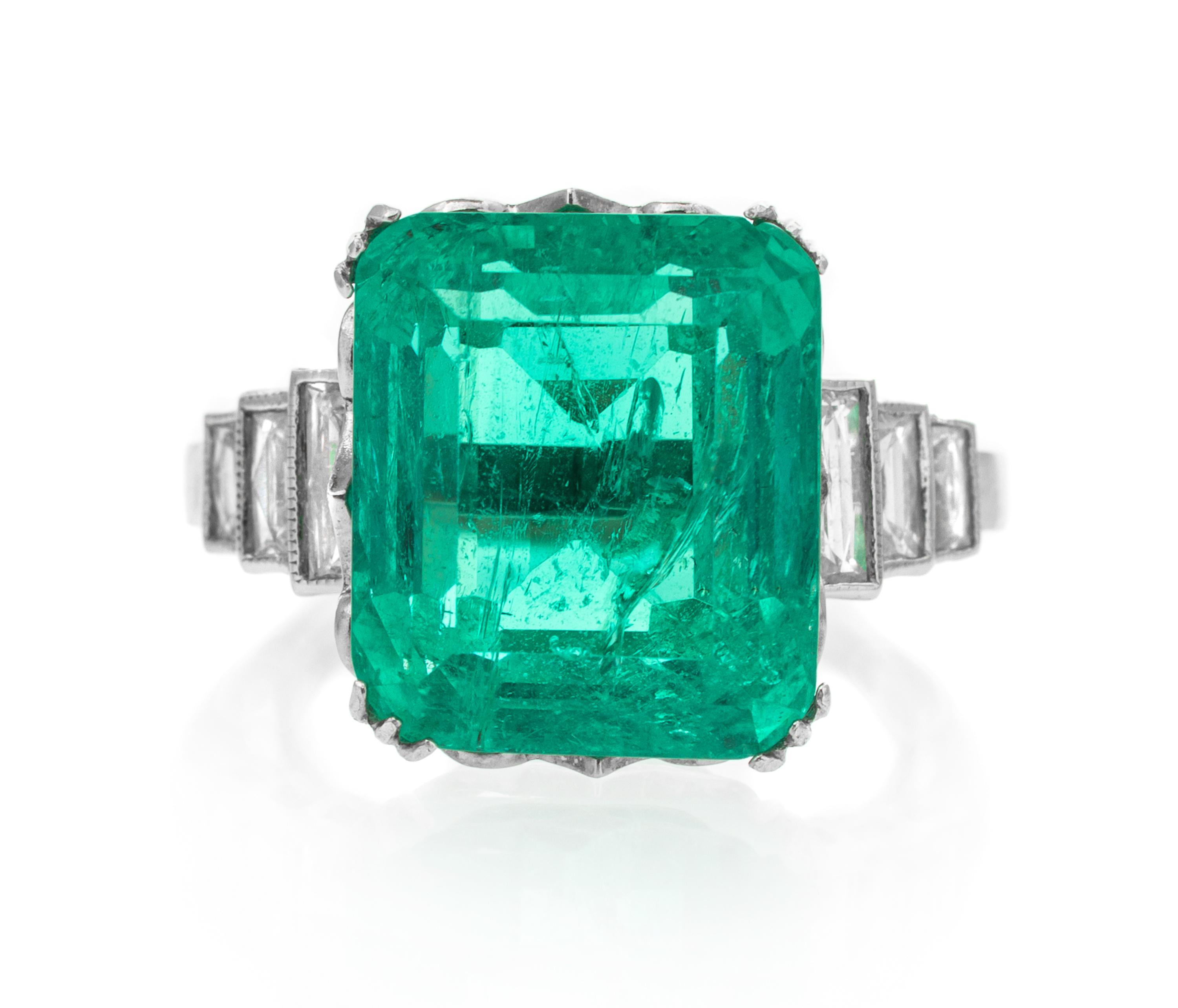 A Platinum, Emerald and Diamond Ring, 4.50 dwts.