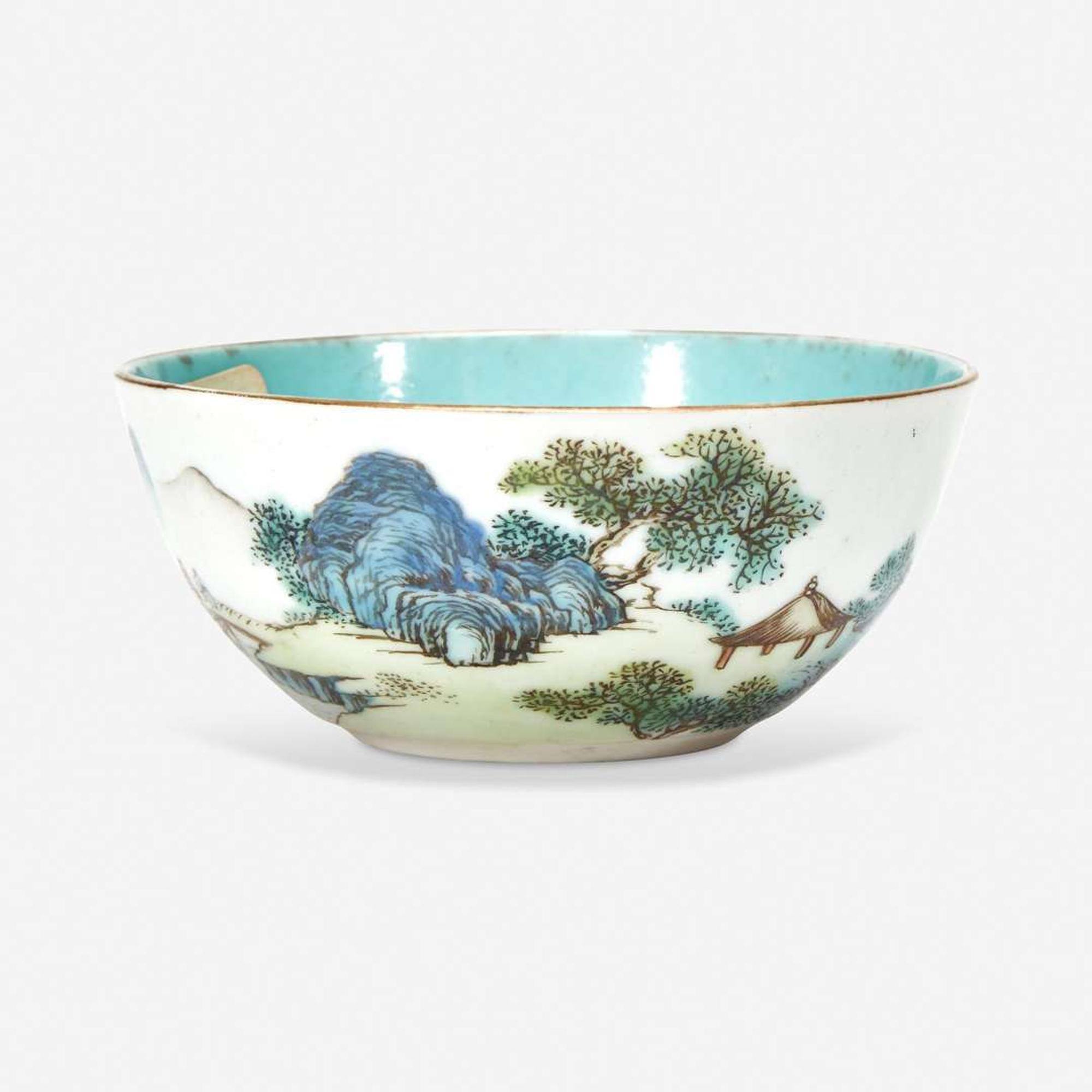 A small Chinese enameled porcelain bowl 珐琅彩小碗