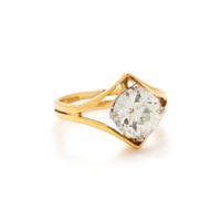 YELLOW GOLD AND DIAMOND RING