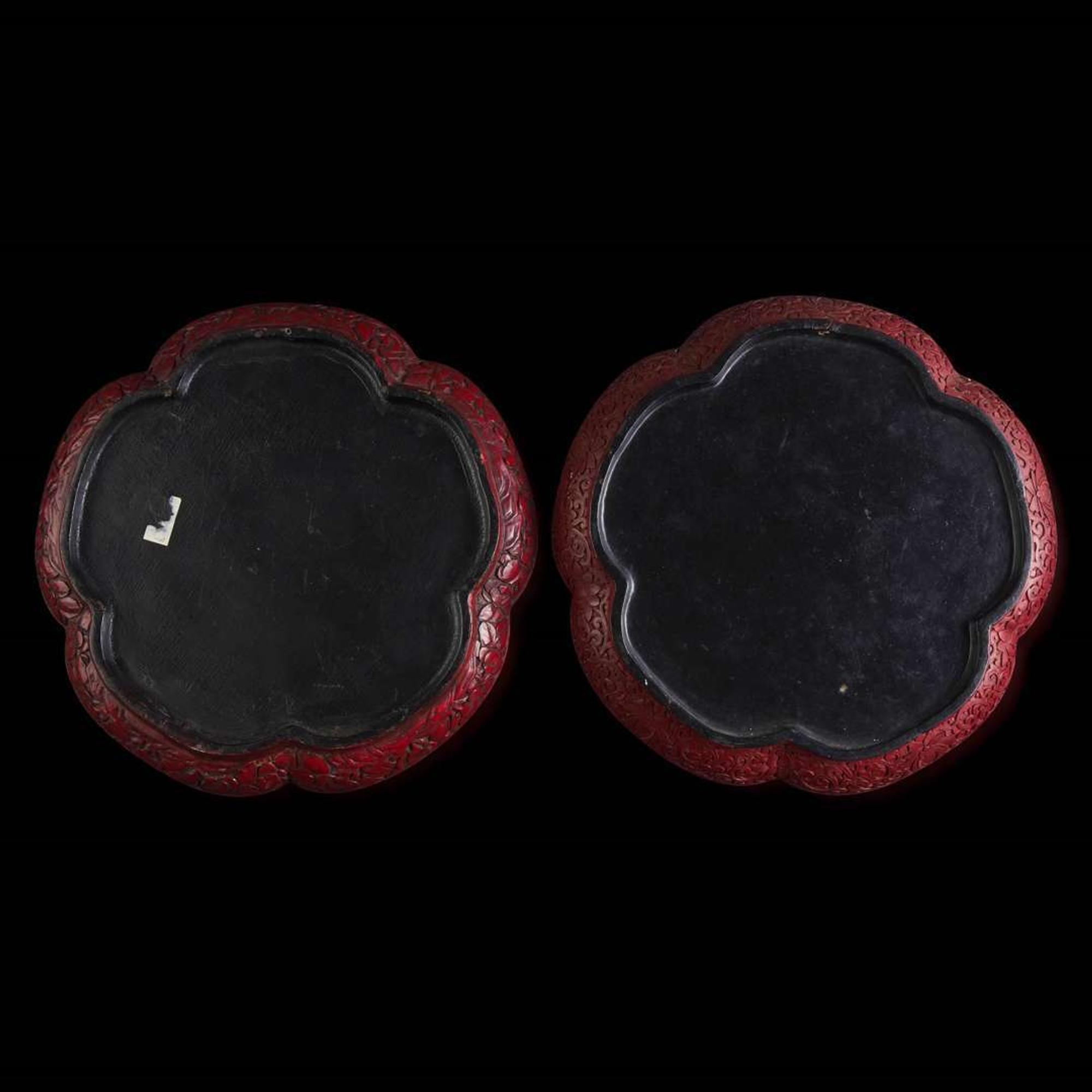An associated pair of Chinese carved cinnabar lacquer dishes, and a small circular box 大漆 盘子或一对及一小盖盒