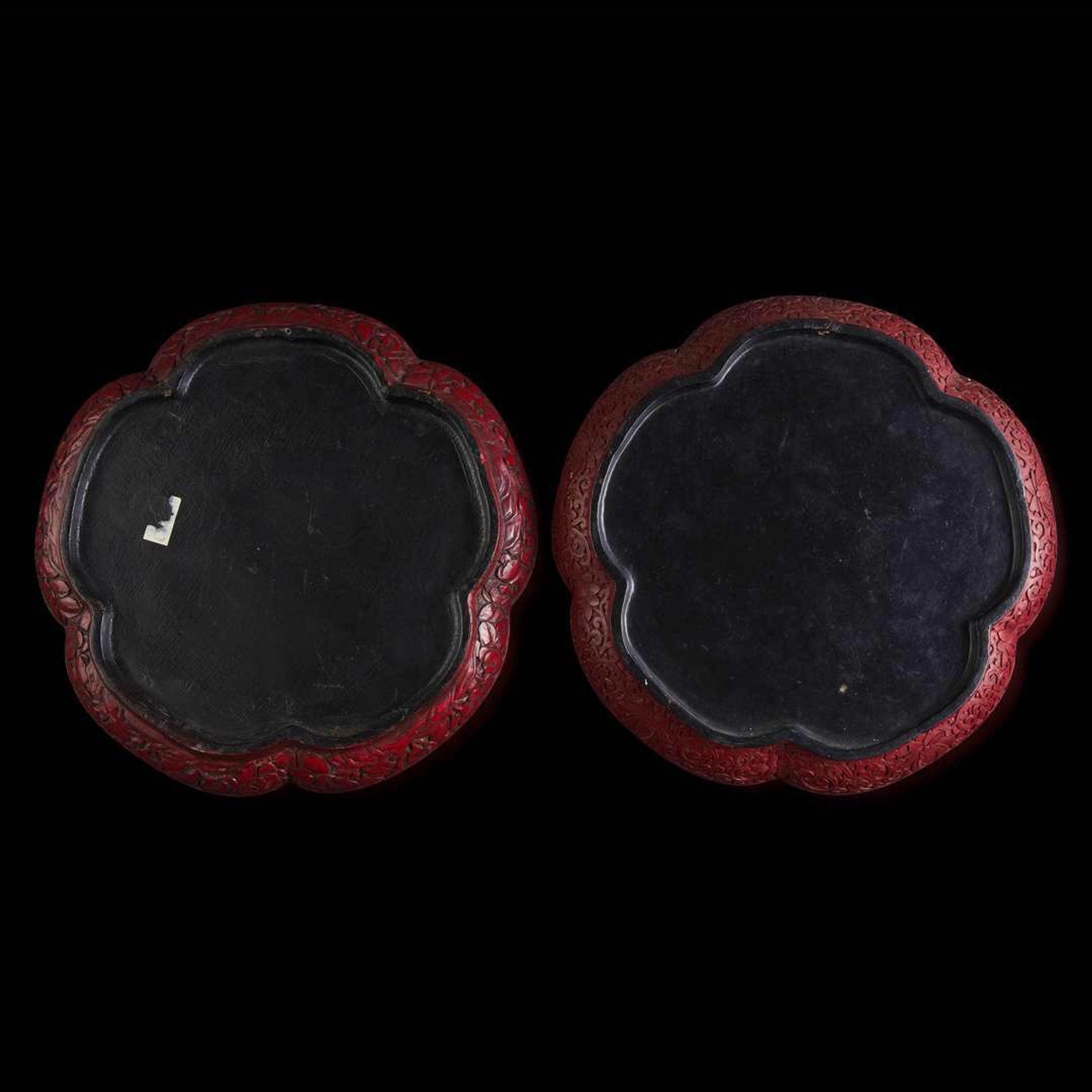 An associated pair of Chinese carved cinnabar lacquer dishes, and a small circular box 大漆 盘子或一对及一小盖盒