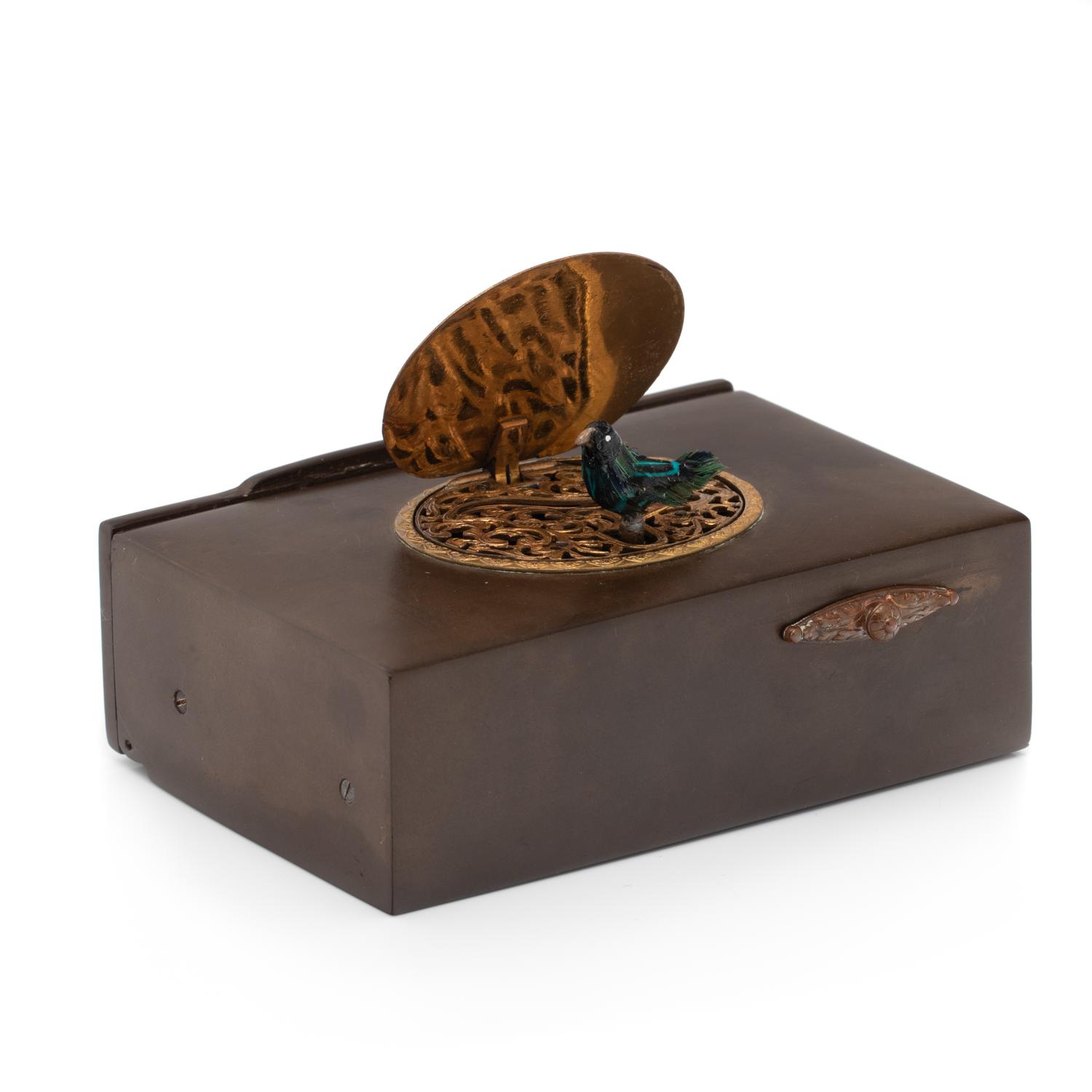 LACQUER AND GILT-METAL AUTOMATON SINGING BIRD BOX