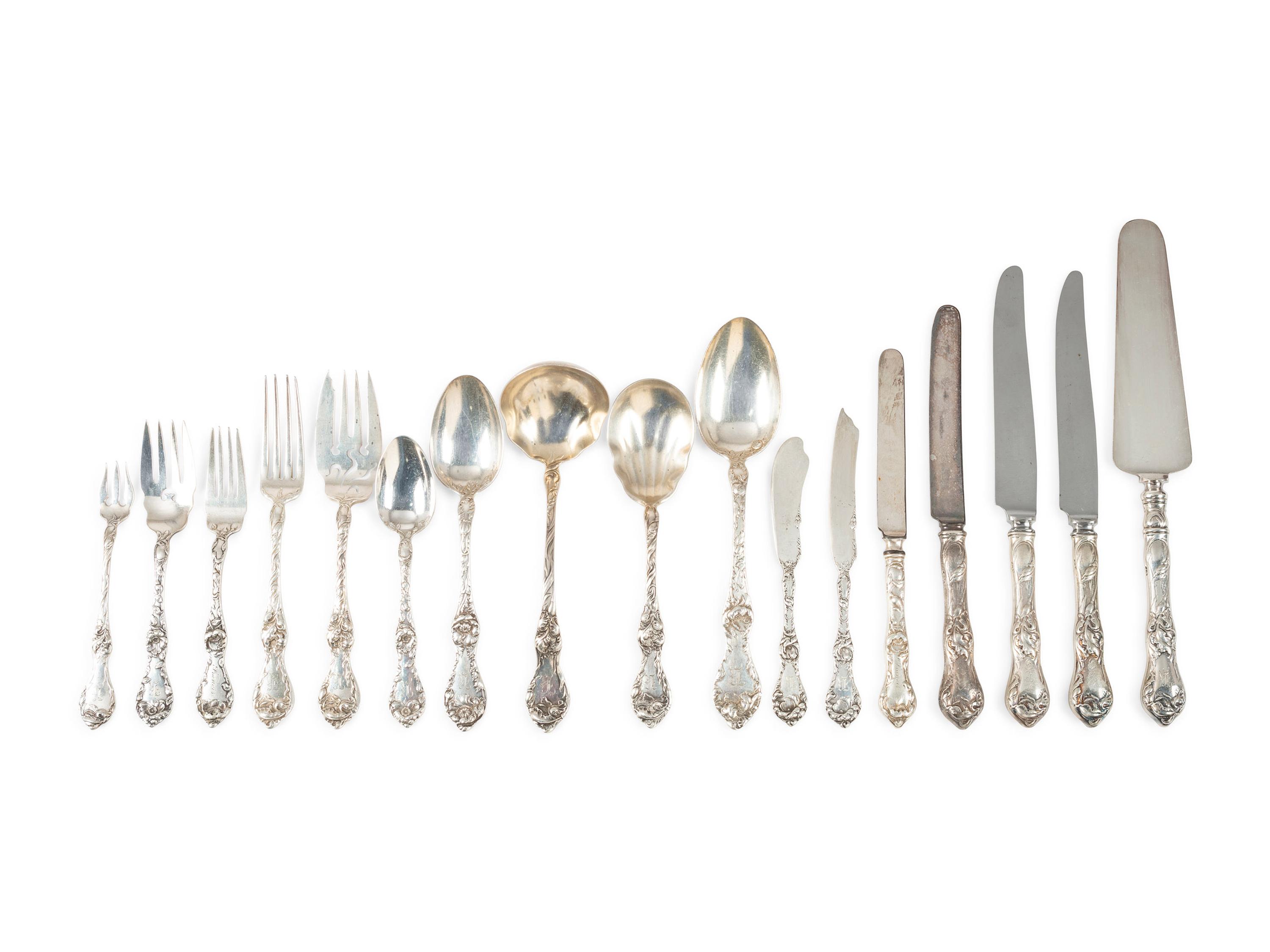 A Reed and Barton 'Le Cinq Fleurs' Silver Flatware Service