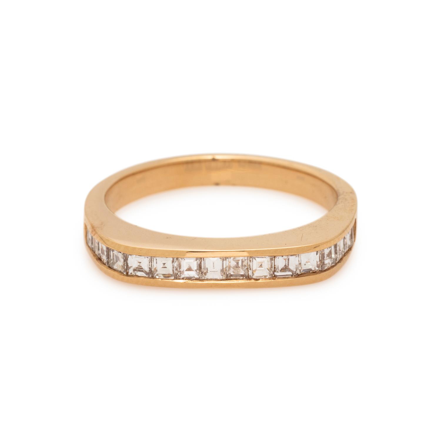 YELLOW GOLD AND DIAMOND RING