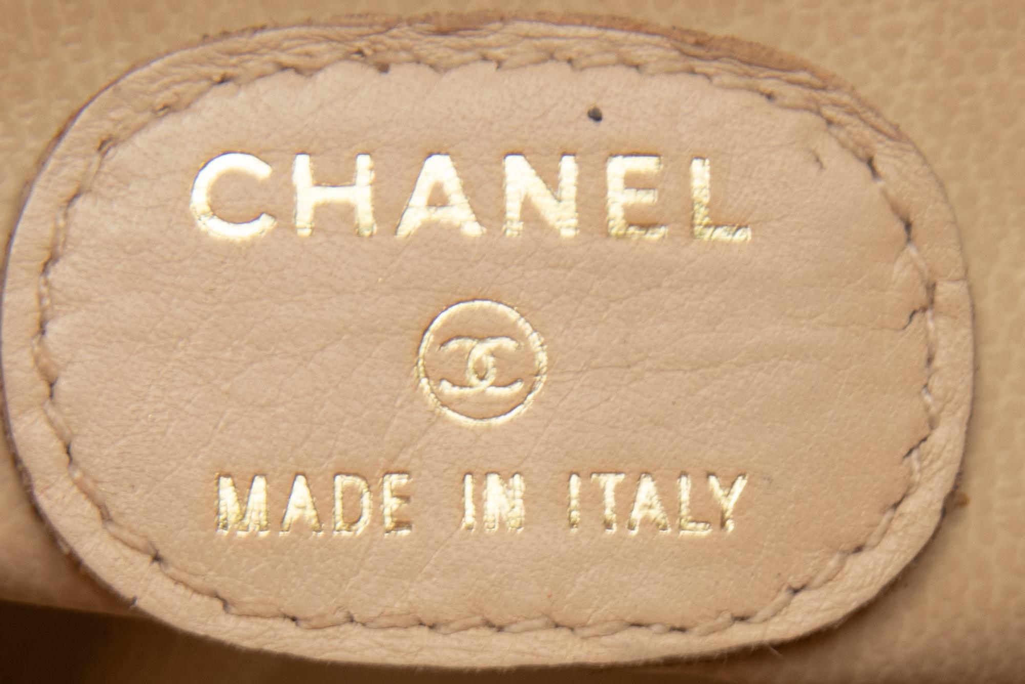 Chanel Crossbody Bag in Caviar Leather, 1997-99