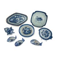 A Group of Chinese Export Blue and White Porcelain Table Articles