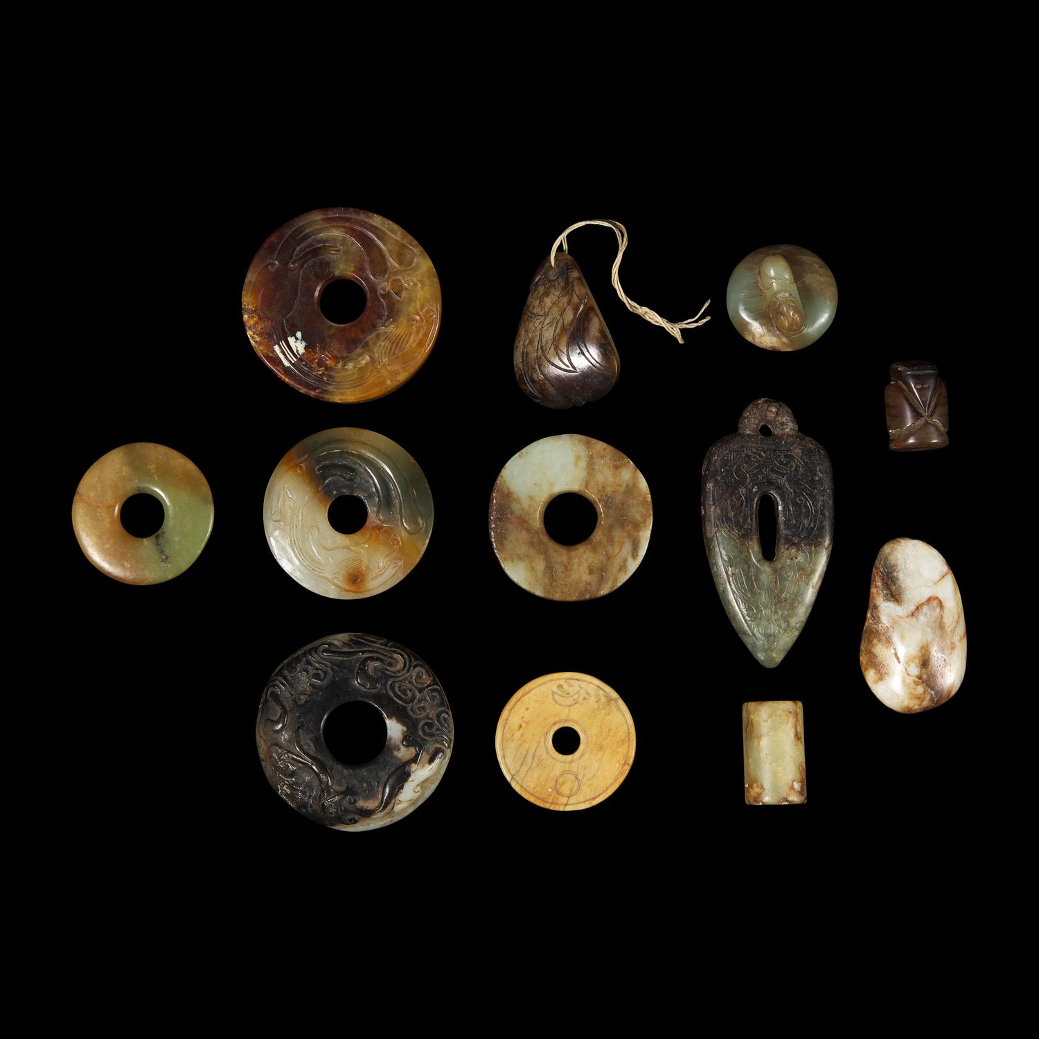 An Assorted Group of Twelve Chinese Jade Items 玉器一組十二件