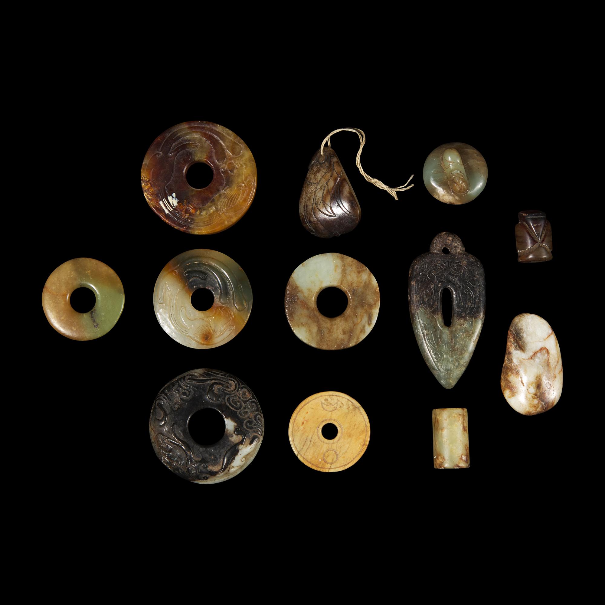 An Assorted Group of Twelve Chinese Jade Items 玉器一組十二件