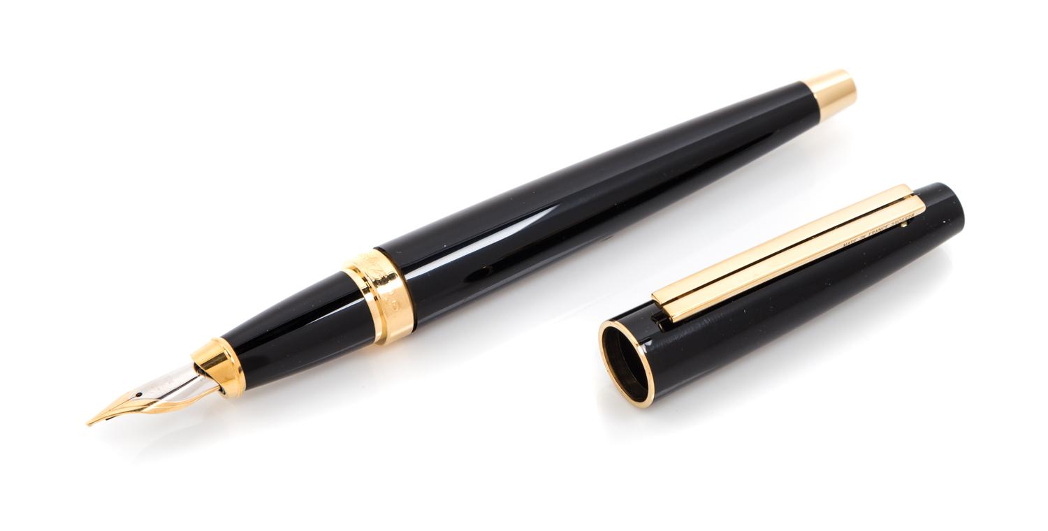 An S.T. Dupont Ellipsis: Composite Noir Fountain Pen