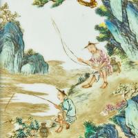 A pair of Chinese porcelain plaques with silver wire-inlaid wood stands 粉彩瓷板插屏一對 Late Qing to Republic period ?????