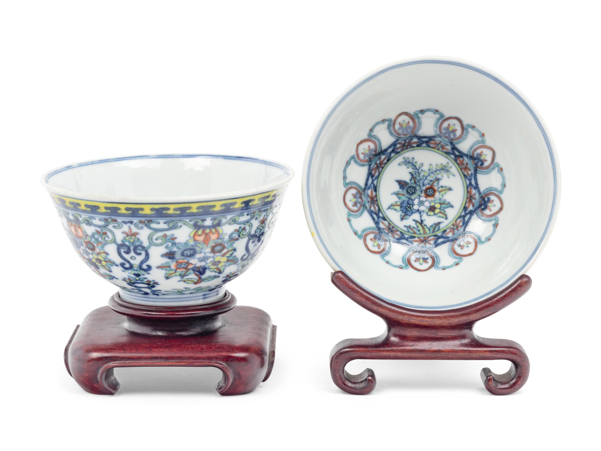 A Pair of Chinese Doucai Glazed Porcelain 'Floral' Bowls
