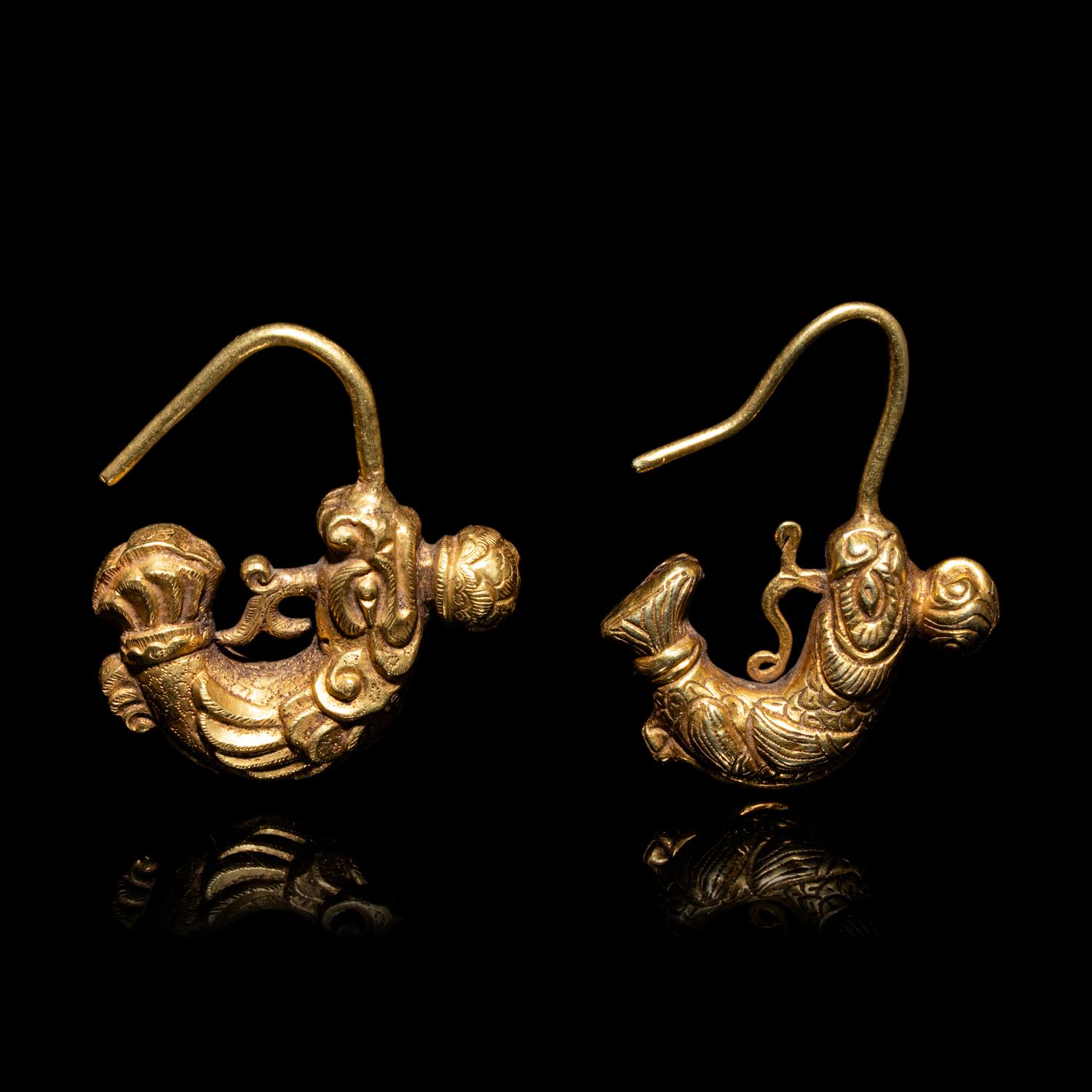 A Matched Pair of Chinese Gold 'Capricorn' Earrings, Erhuan, Liao Dynasty 遼 摩羯形金耳環兩隻