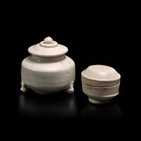Two Miniature Chinese White Glazed Porcelain Covered Boxes, Song Dynasty 宋 白釉小蓋盒兩件