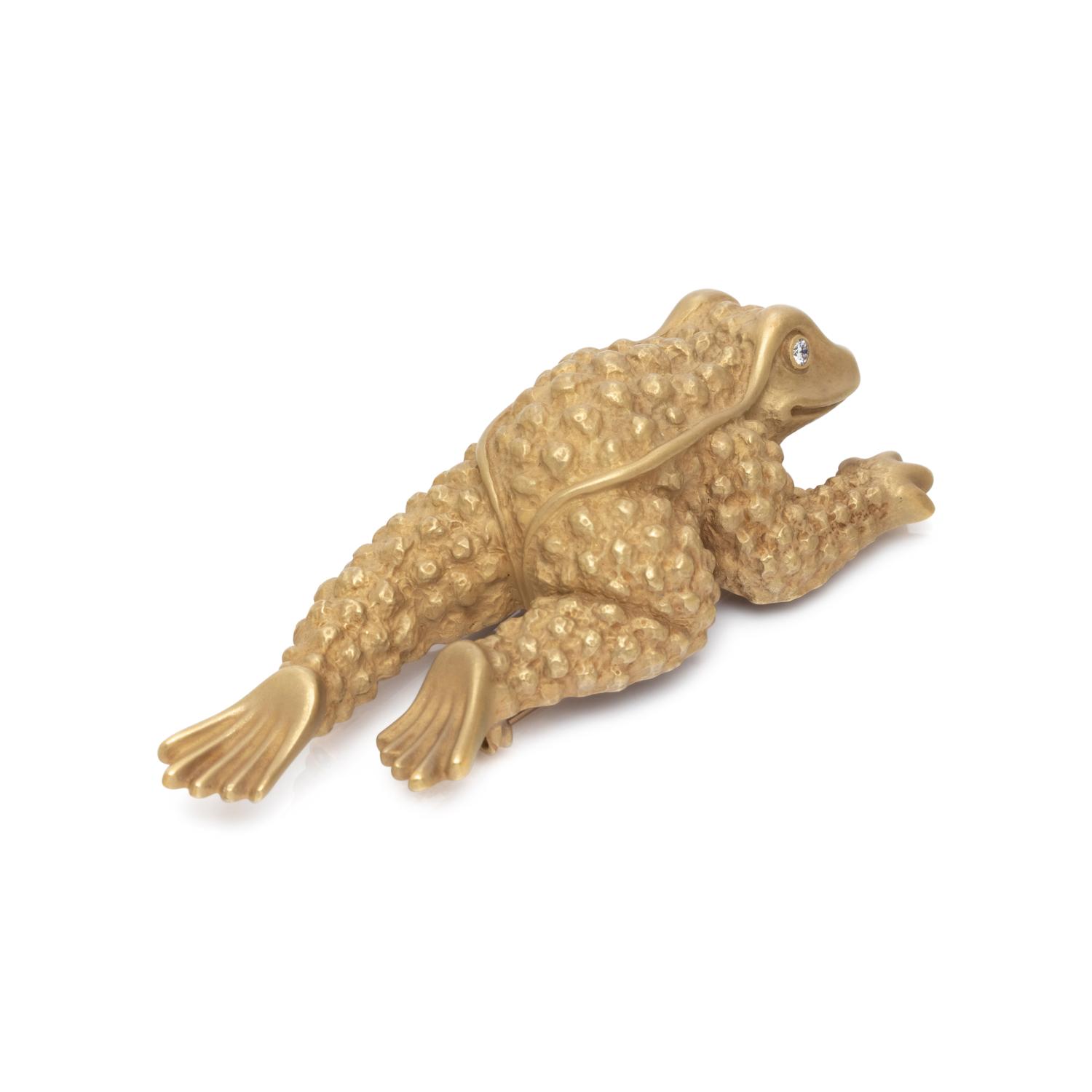 KIESELSTEIN-CORD, YELLOW GOLD TOAD BROOCH