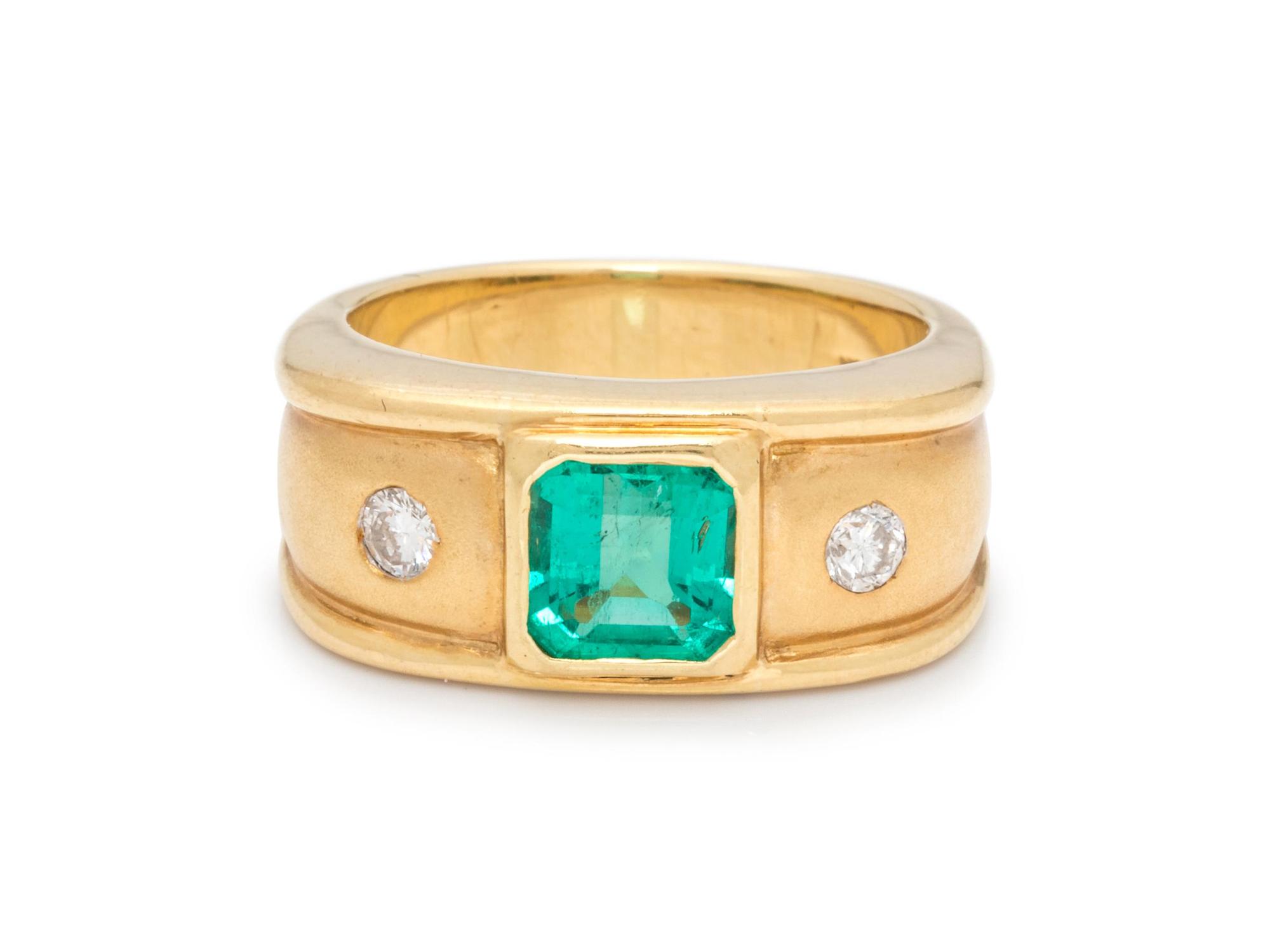EMERALD AND DIAMOND RING