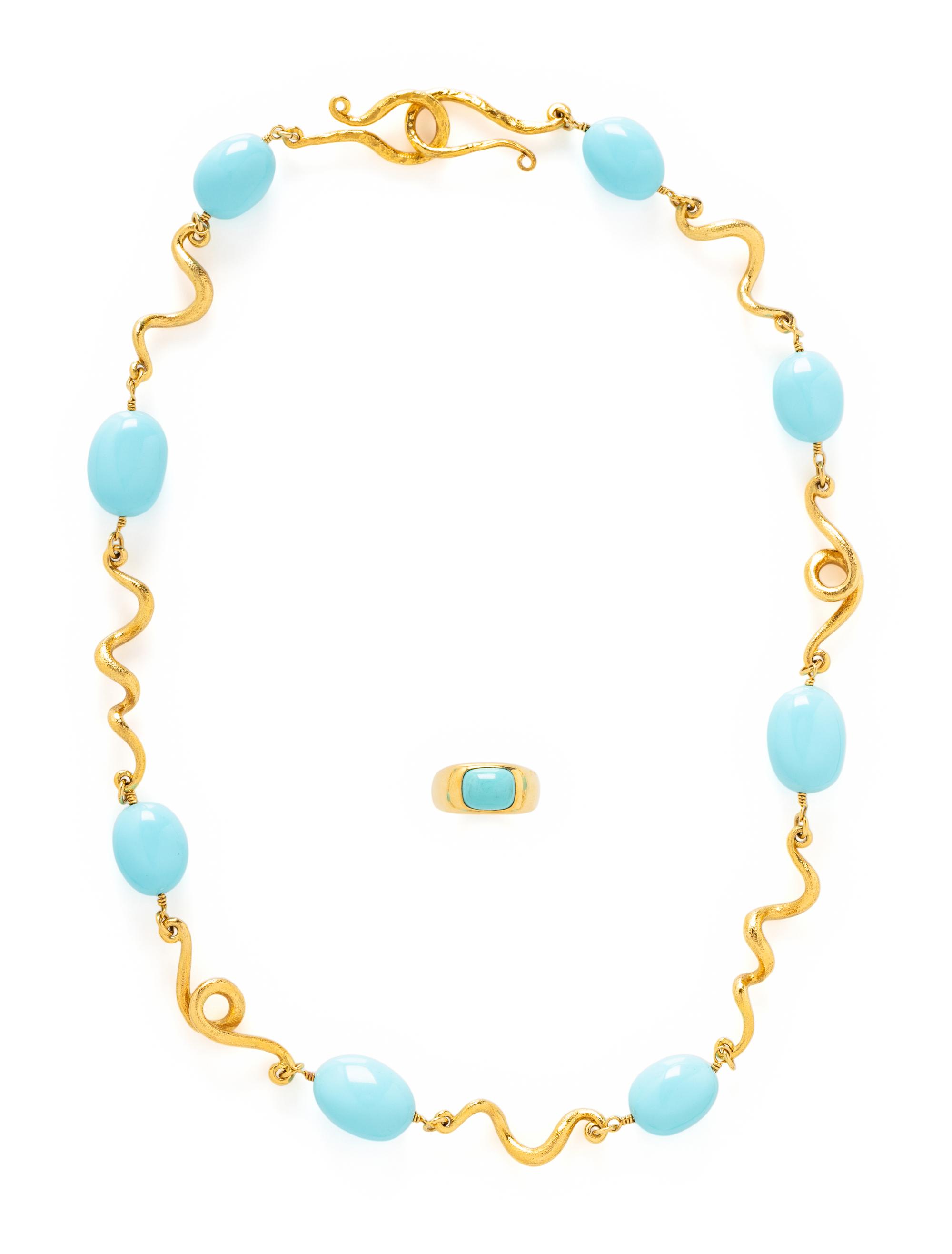 COLLECTION OF YELLOW GOLD AND BLUE STONE JEWELRY