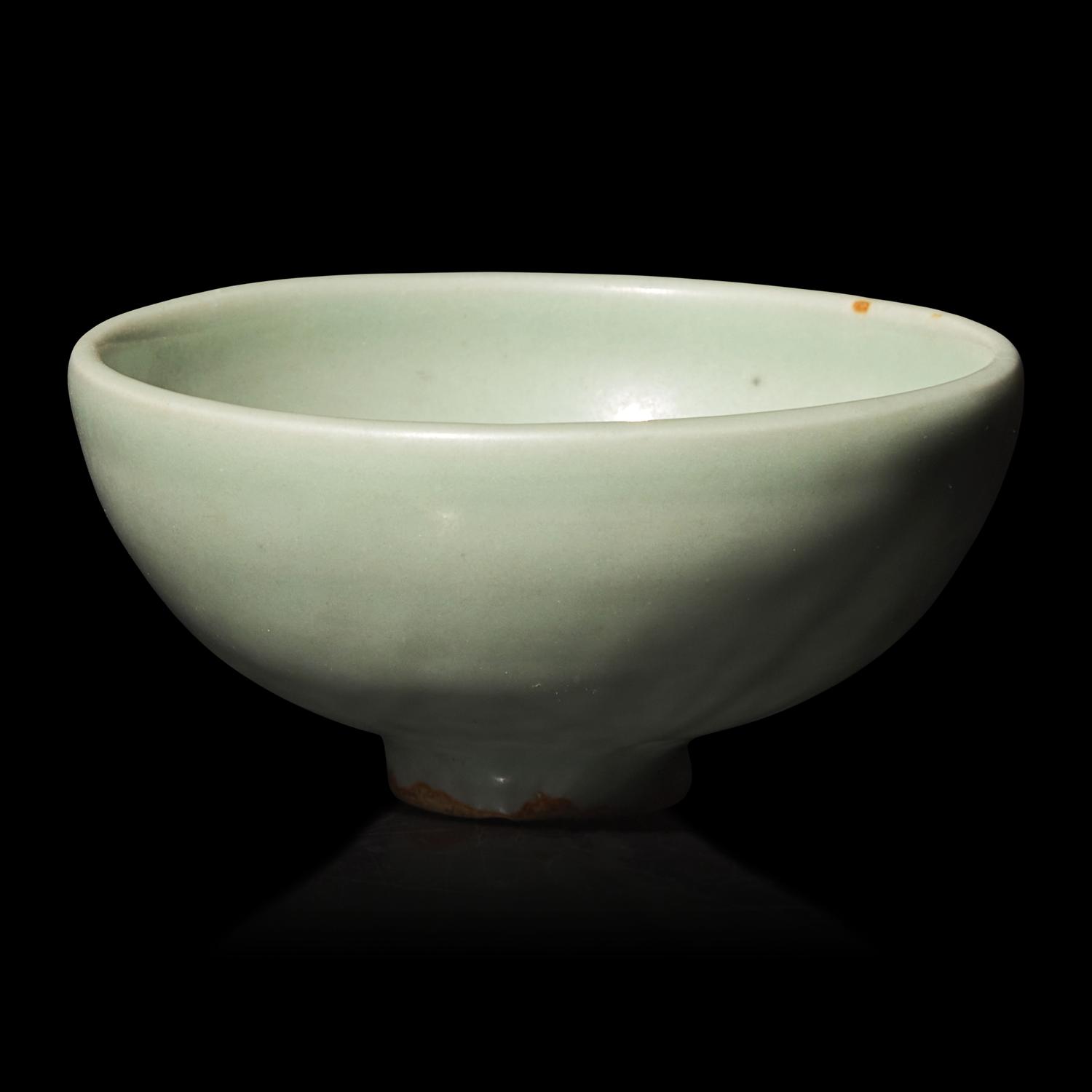 A Chinese Longquan Celadon Tea Bowl, Southern Song to Yuan Dynasty 南宋-元 龍泉青釉茶碗