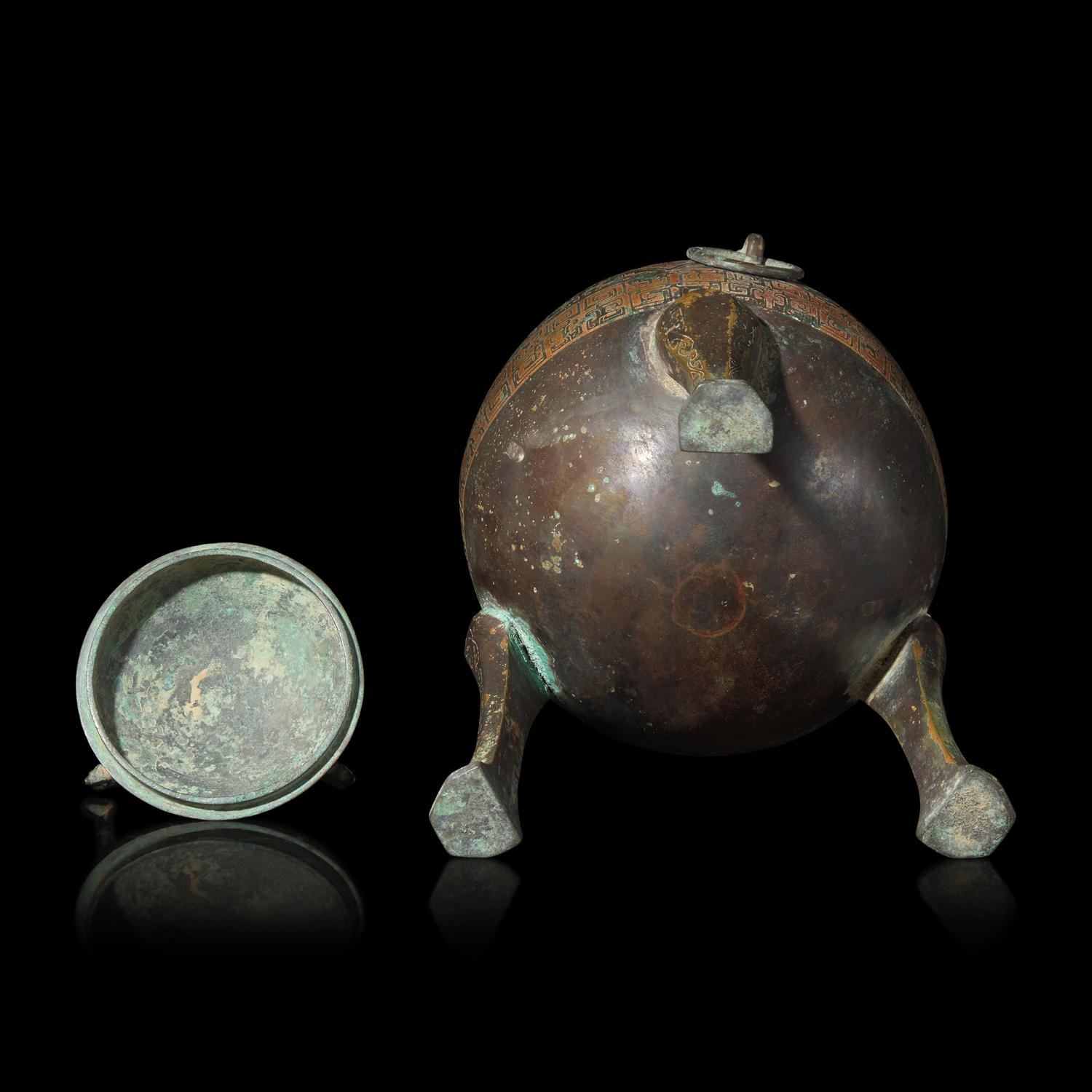 A Chinese Copper Inlaid Archaistic Bronze Vessel, Dui, Ming Dynasty or Earlier 明或更早 錯紅銅仿古青銅鐓