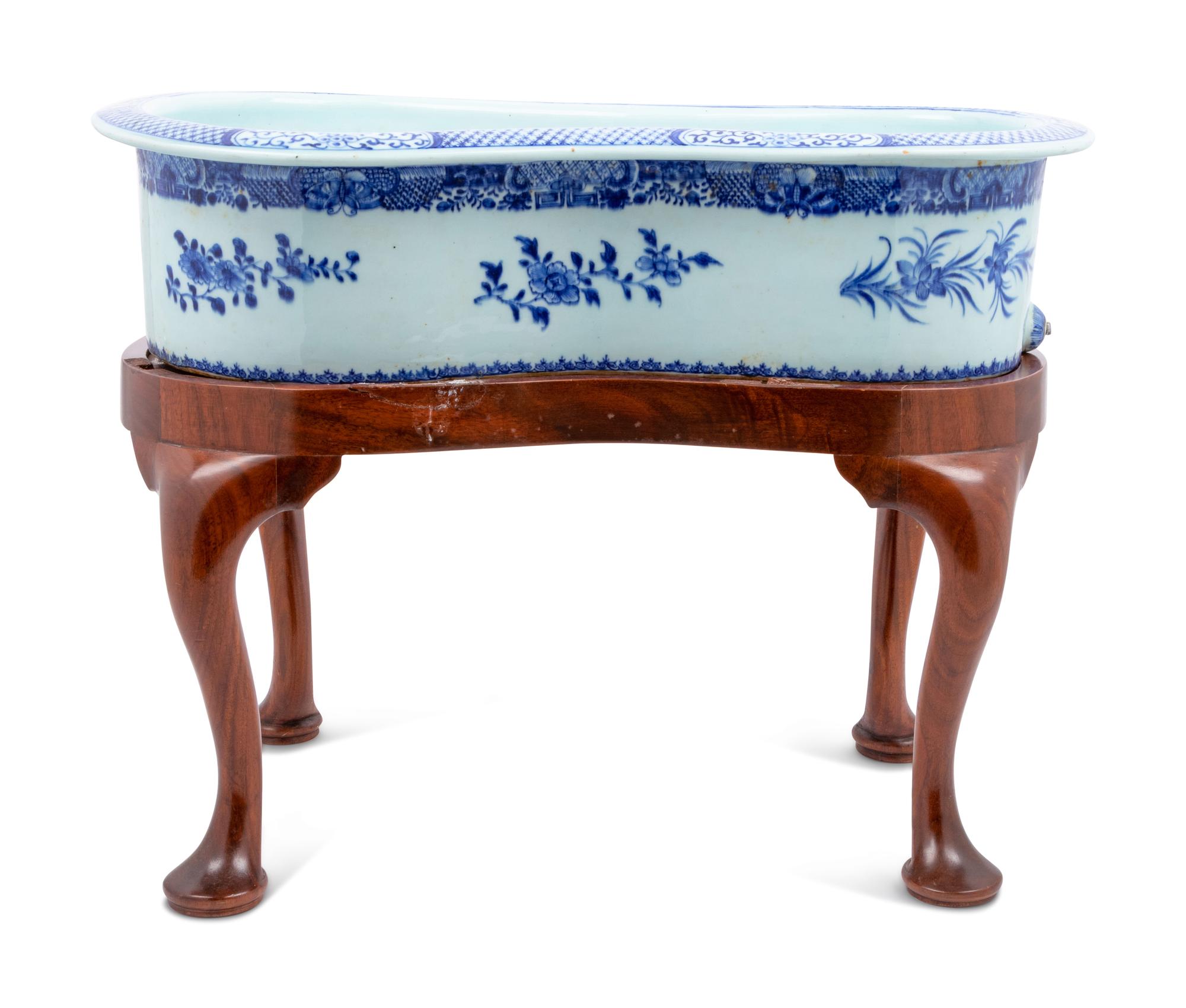 A Chinese Export Blue and White Porcelain Chamber Basin and Stand