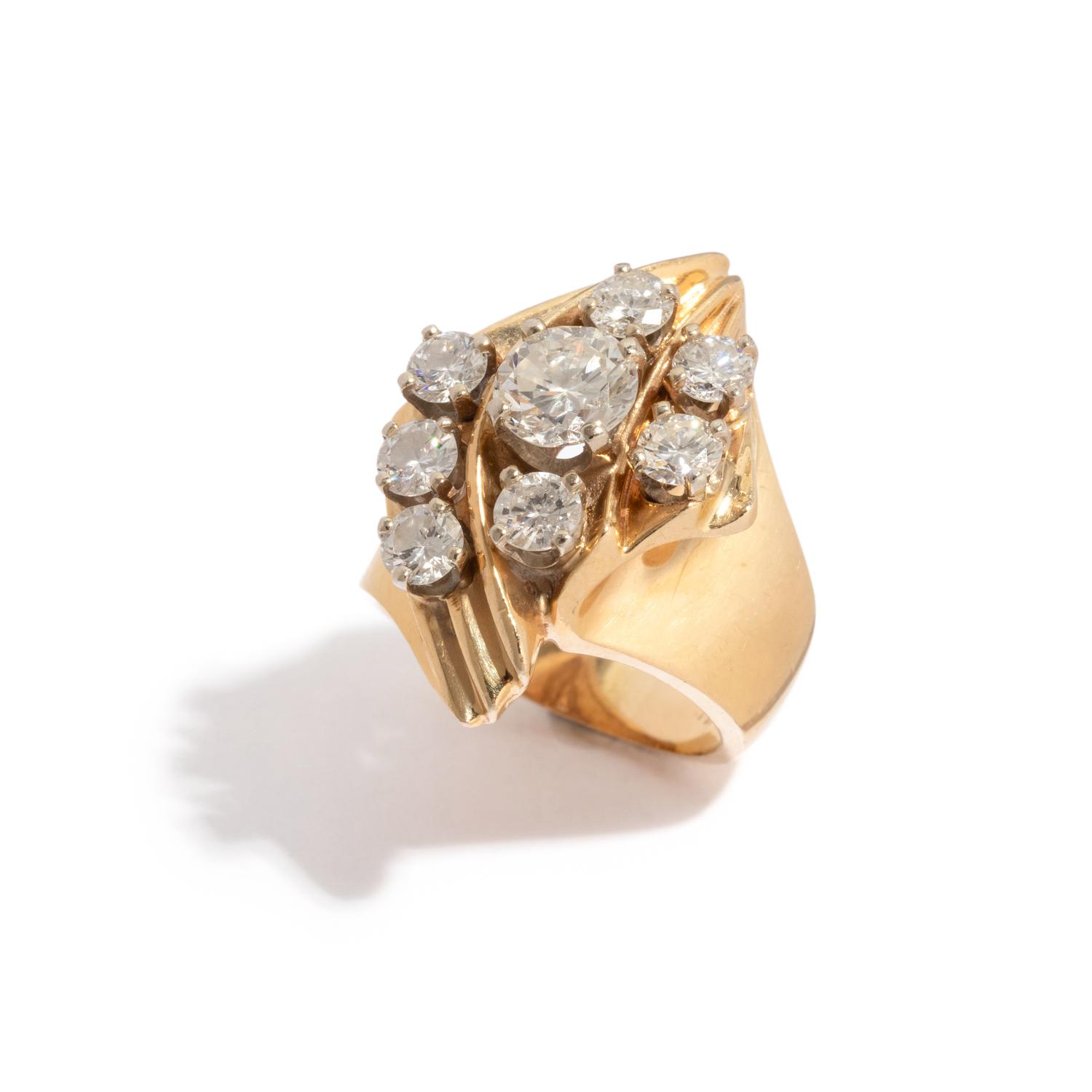 YELLOW GOLD AND DIAMOND RING