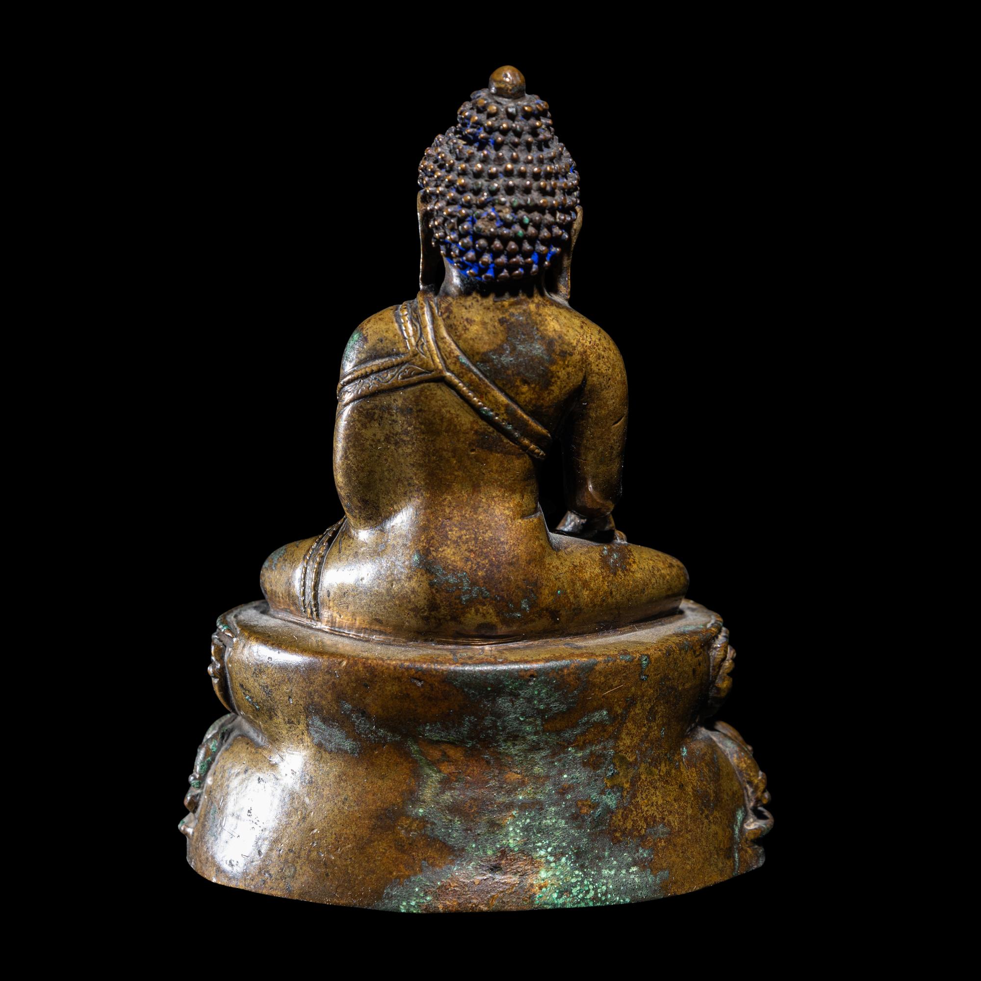 A Tibetan Gilt Copper Alloy Figure of Buddha Shakyamuni, 14th/15th Century 十四/十五世紀 西藏銅鎏金坐佛