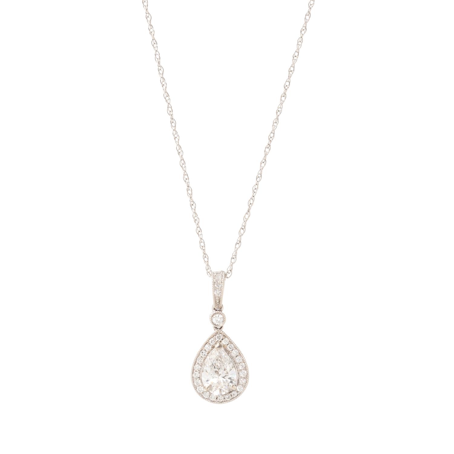 DIAMOND PENDANT/NECKLACE