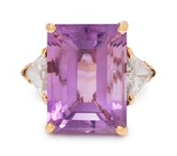 A Yellow Gold and Amethyst Ring,