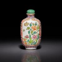 A Chinese Famille Rose-Decorated Porcelain Snuff Bottle — 粉彩詩文花卉圖鼻烟壺