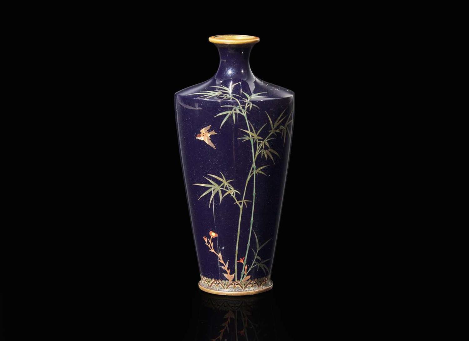 A finely-executed Japanese cloisonne cabinet vase, Meiji period 銅胎畫琺瑯小花樽 明治