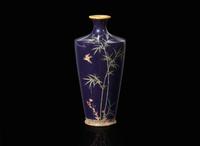 A finely-executed Japanese cloisonne cabinet vase, Meiji period 銅胎畫琺瑯小花樽 明治