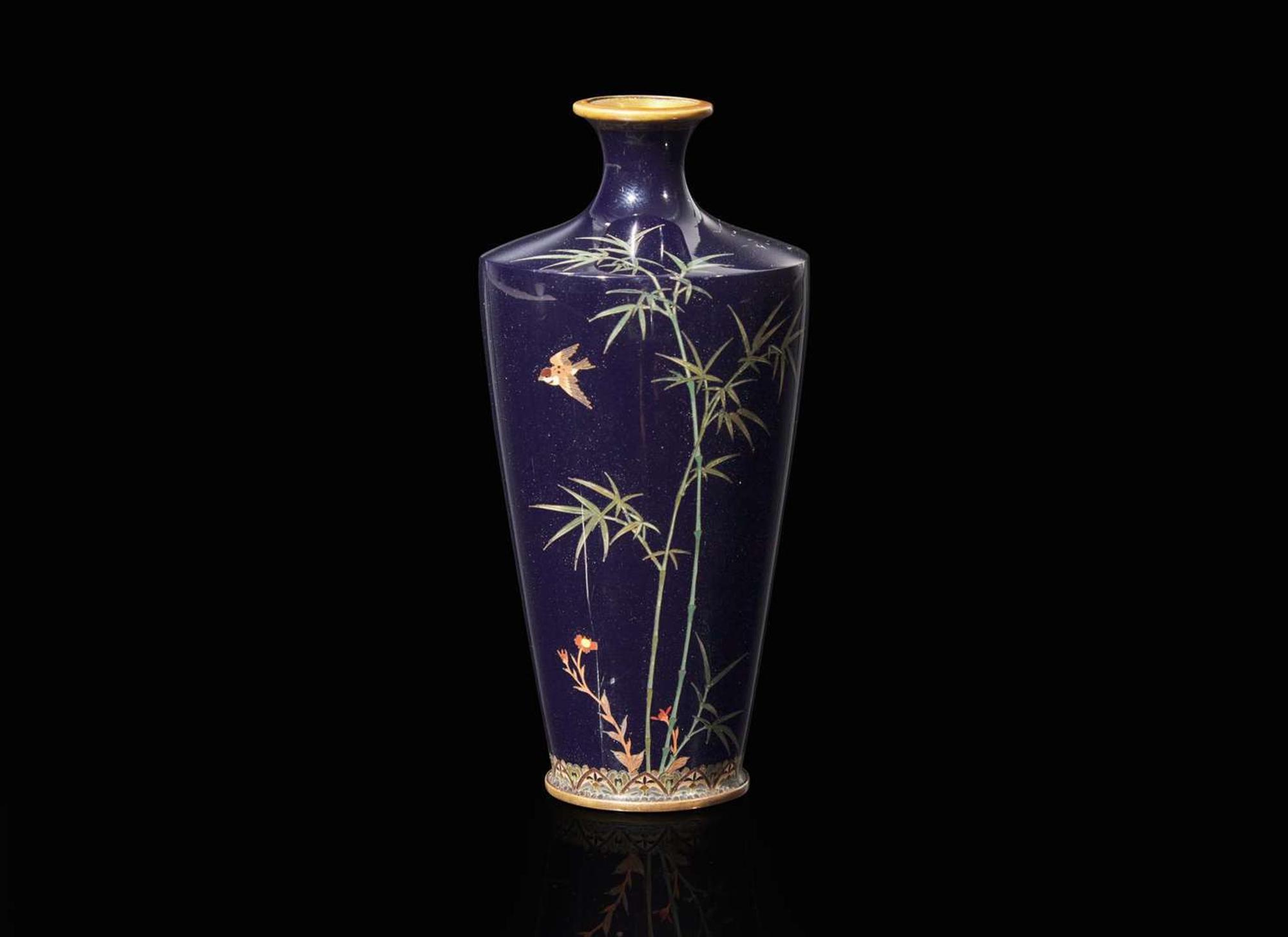A finely-executed Japanese cloisonne cabinet vase, Meiji period 銅胎畫琺瑯小花樽 明治