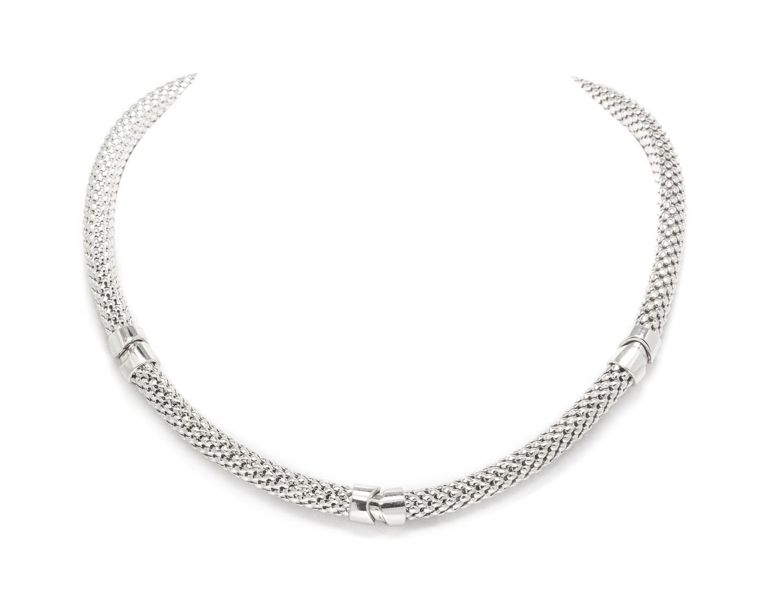 An 18 Karat White Gold Necklace, Damas, 36.70 dwts.