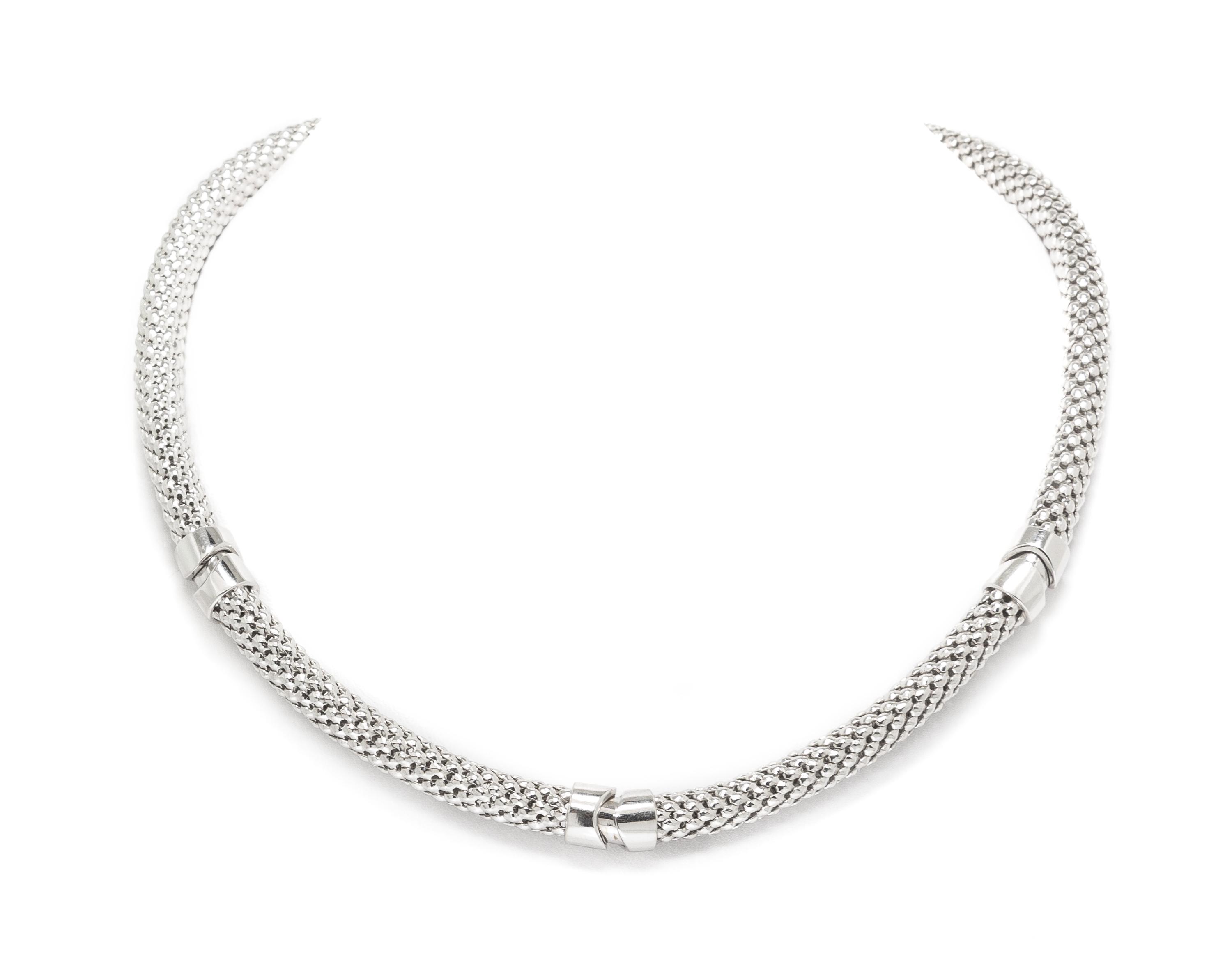 An 18 Karat White Gold Necklace, Damas, 36.70 dwts.