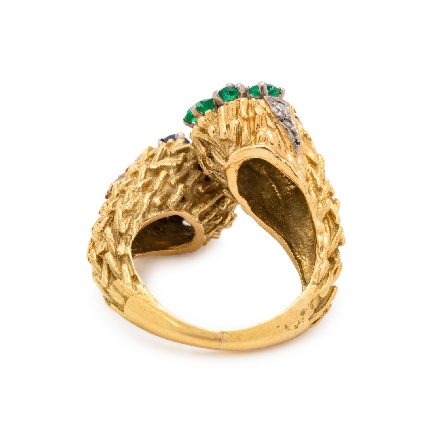 YELLOW GOLD, SAPPHIRE, EMERALD AND DIAMOND RING