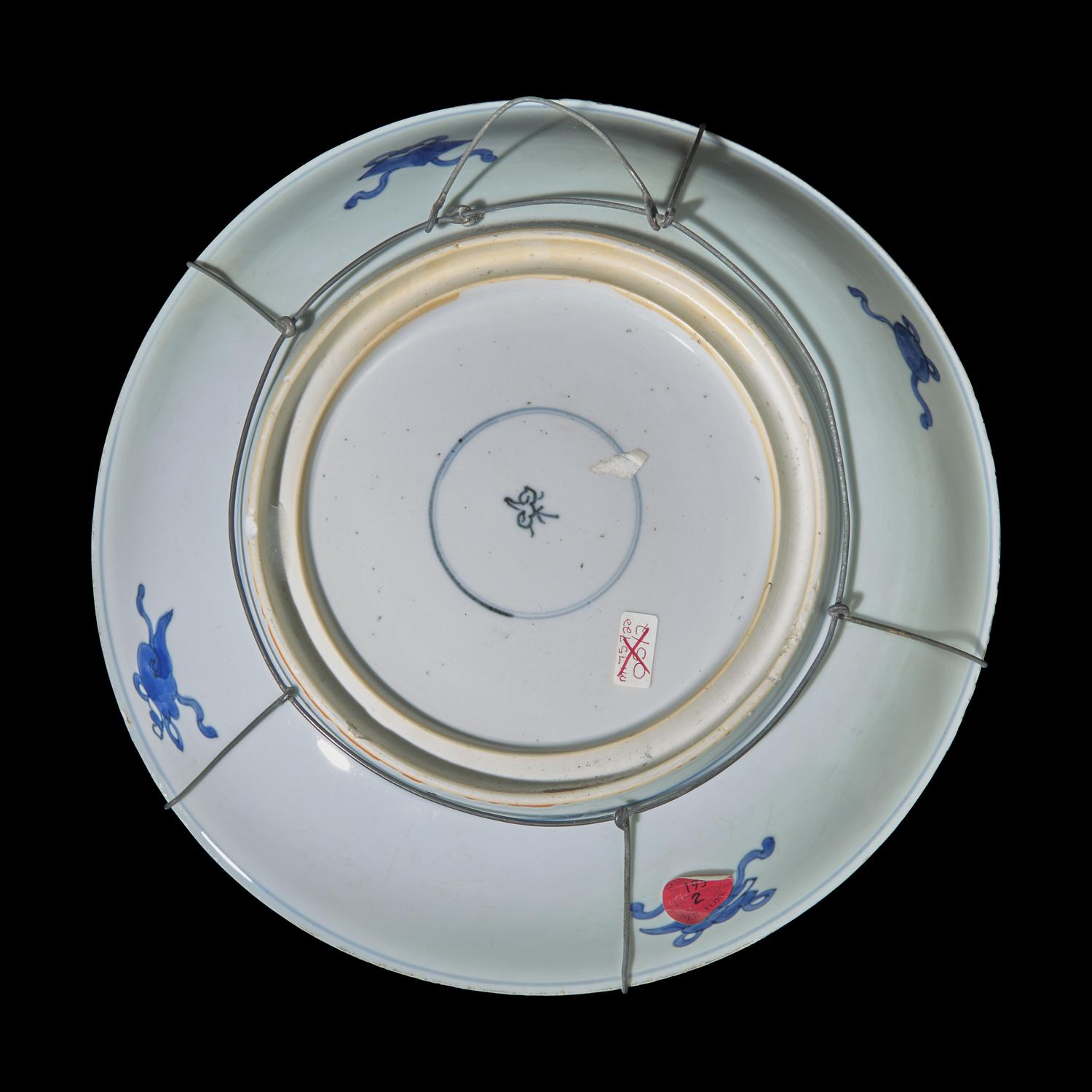 A Chinese Blue and White 'Dragons' Charger, Kangxi Period 清康熙 青花雙龍戲珠紋盤