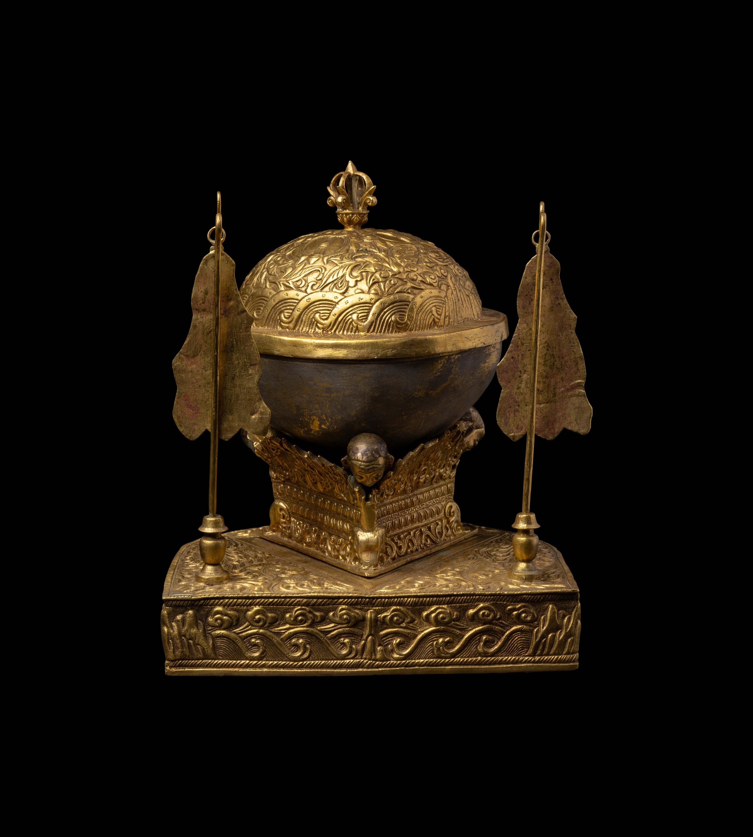 A Sino-Tibetan Gilt Bronze Kapala, 20th Century 近代 銅鎏金嘎巴拉碗