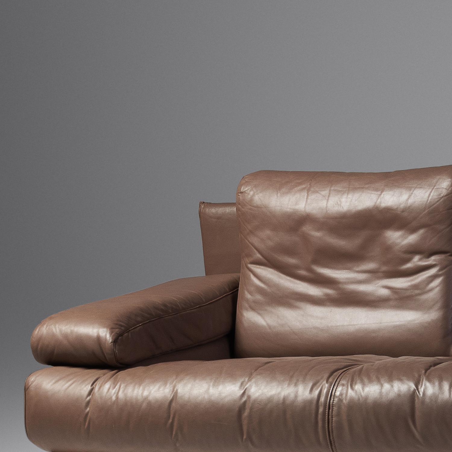 Benz Linear Settee Mann Designs, USA