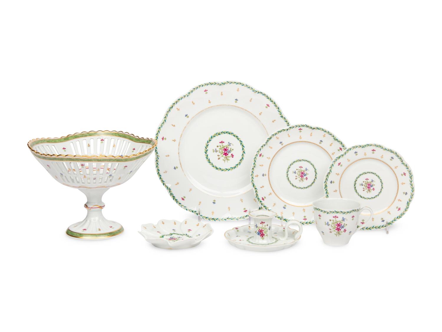 A Haviland Toulon Porcelain Dinner Service