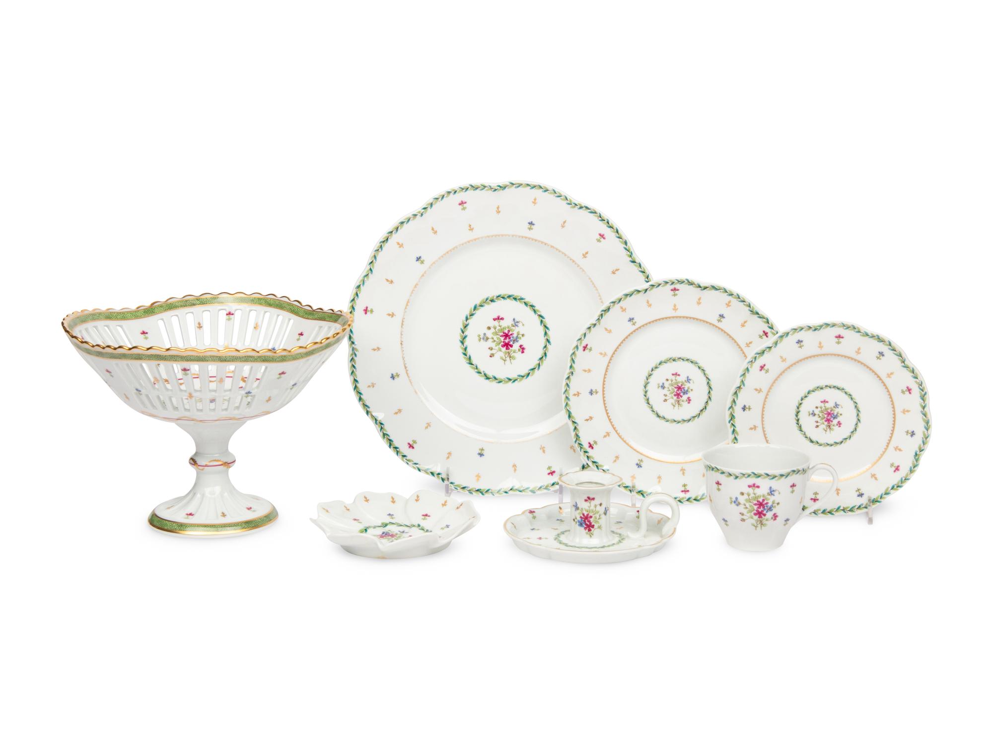 A Haviland Toulon Porcelain Dinner Service