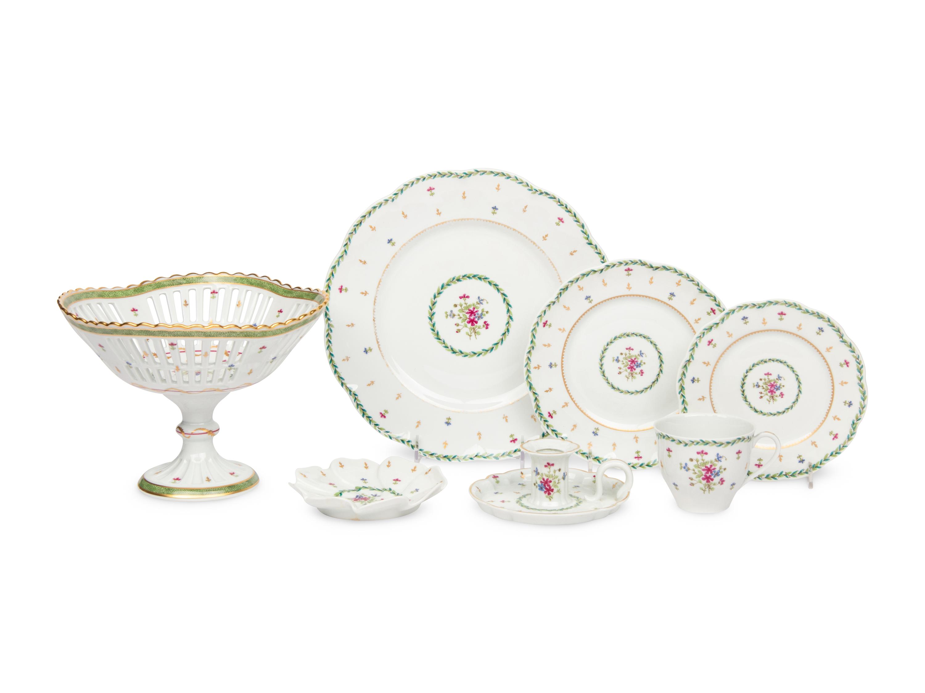 A Haviland Toulon Porcelain Dinner Service