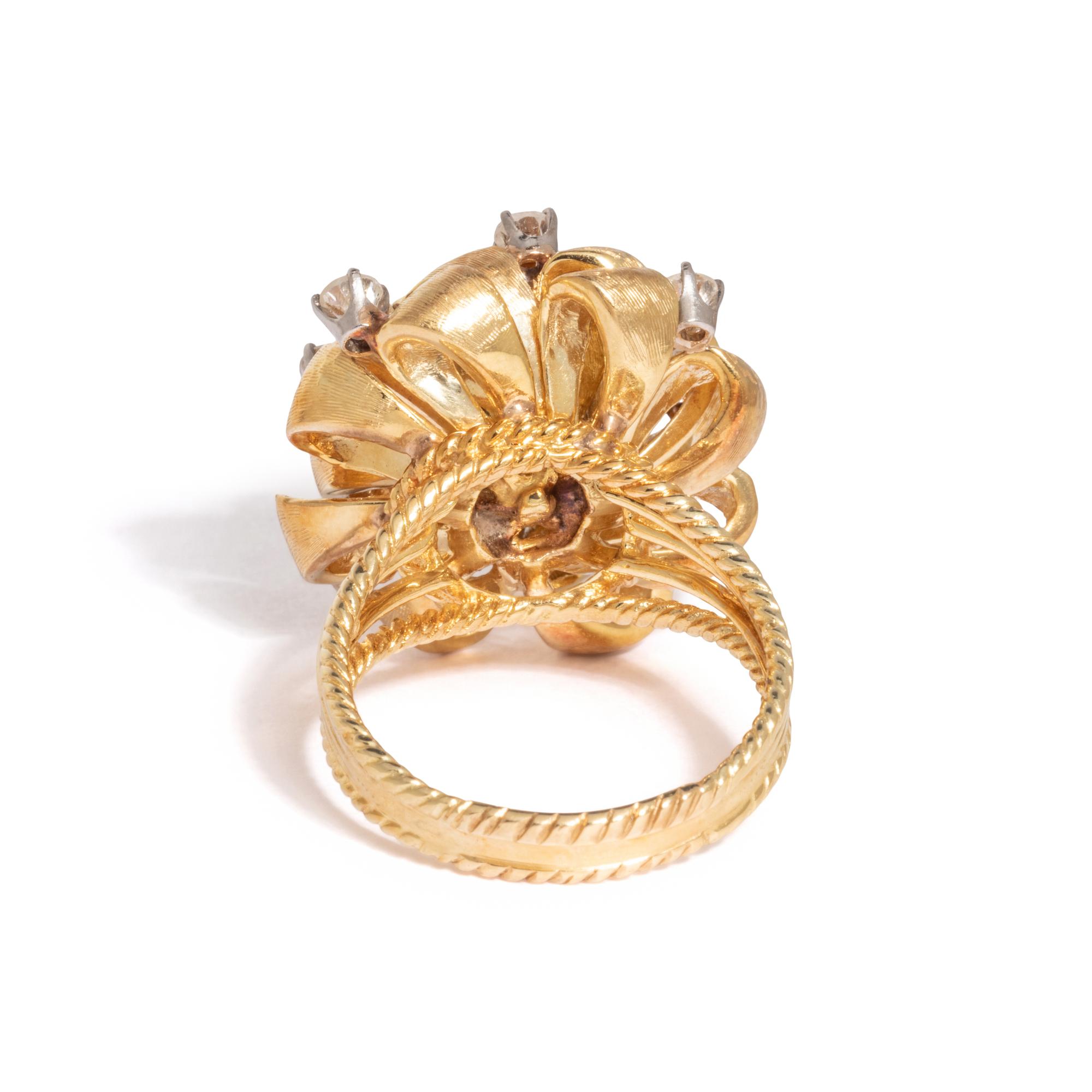 DIAMOND AND YELLOW GOLD RIBBON MOTIF RING