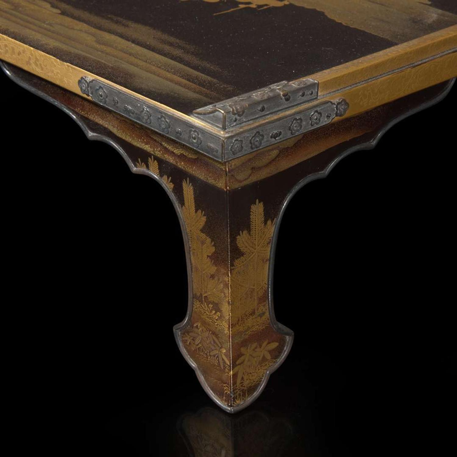 A very finely-decorated Japanese lacquer low writing table 日本漆器时绘炕桌 Meiji to Taisho period ?????