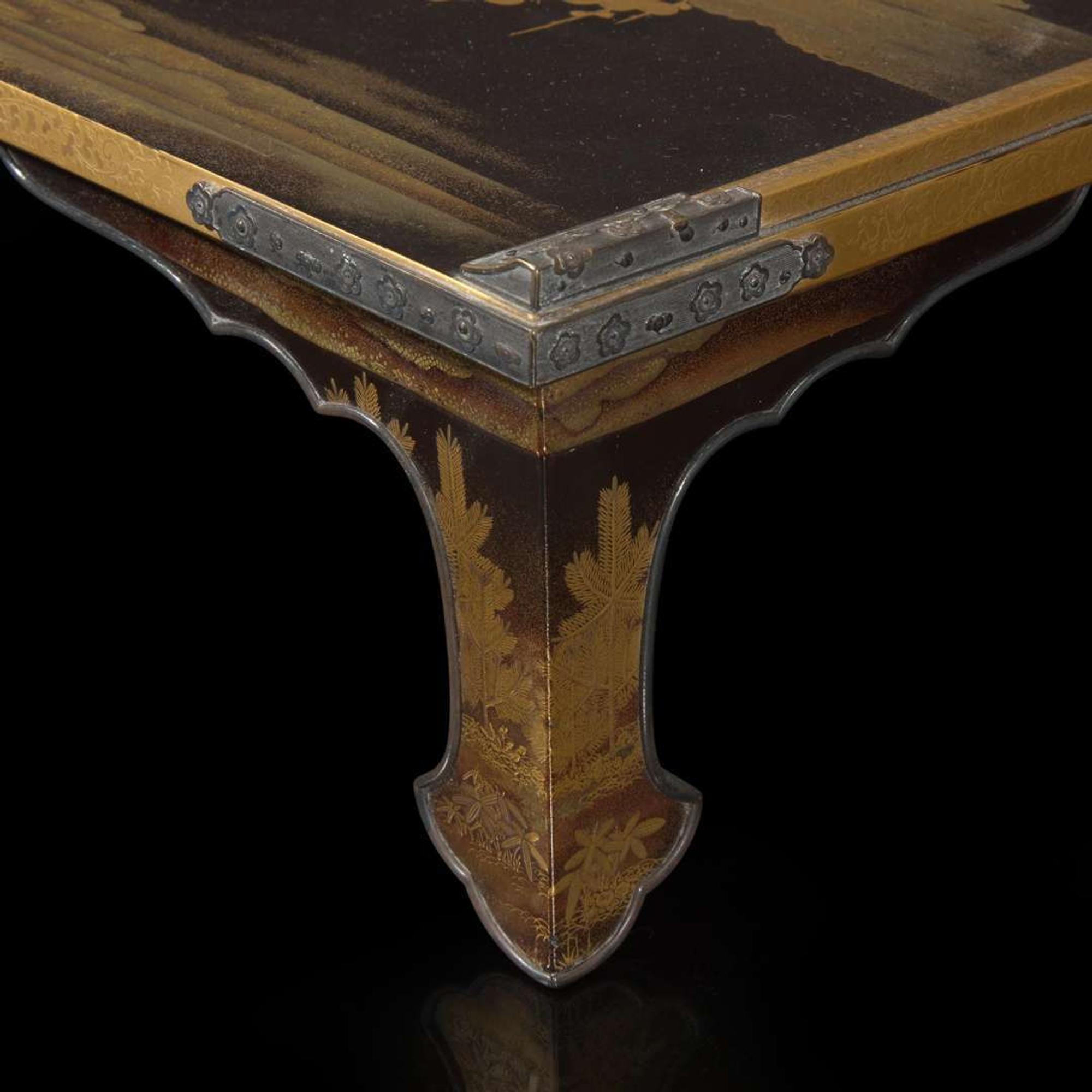 A very finely-decorated Japanese lacquer low writing table 日本漆器时绘炕桌 Meiji to Taisho period ?????
