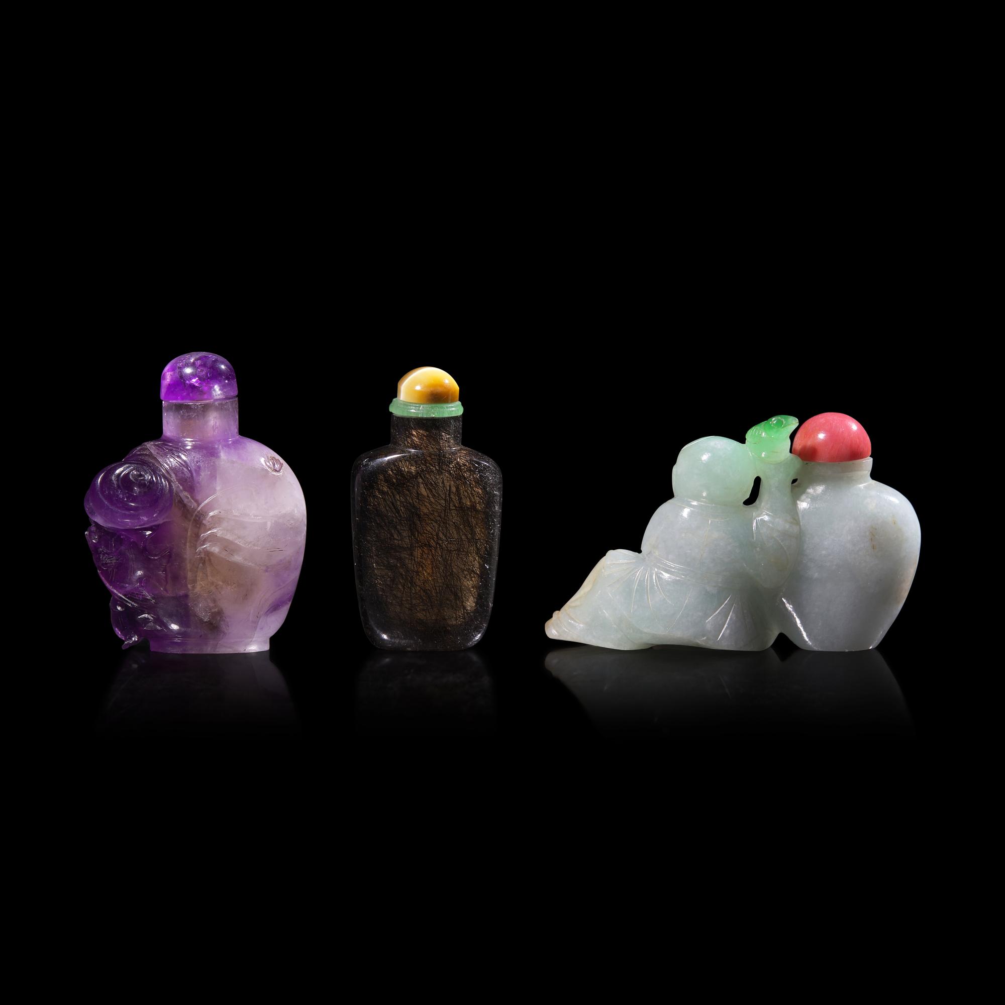 Three Chinese Hardstone Snuff Bottles 近代 翡翠、水晶鼻煙壺三支